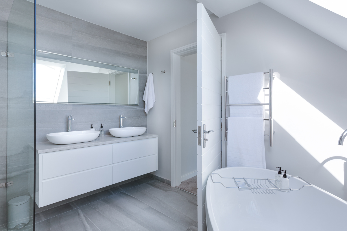 Deep Cleaning (10 Bathrooms)